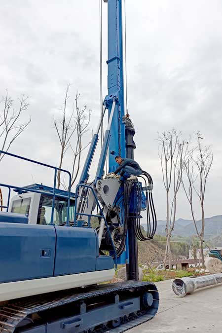 Customized-80-chassis-modified-60-rotary-drilling-rig-1